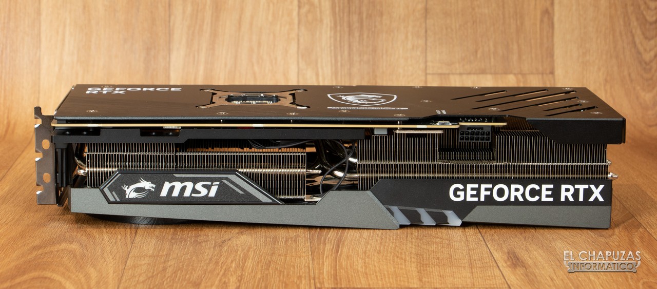 MSI GeForce RTX 4080 GAMING X TRIO - Vista laterale