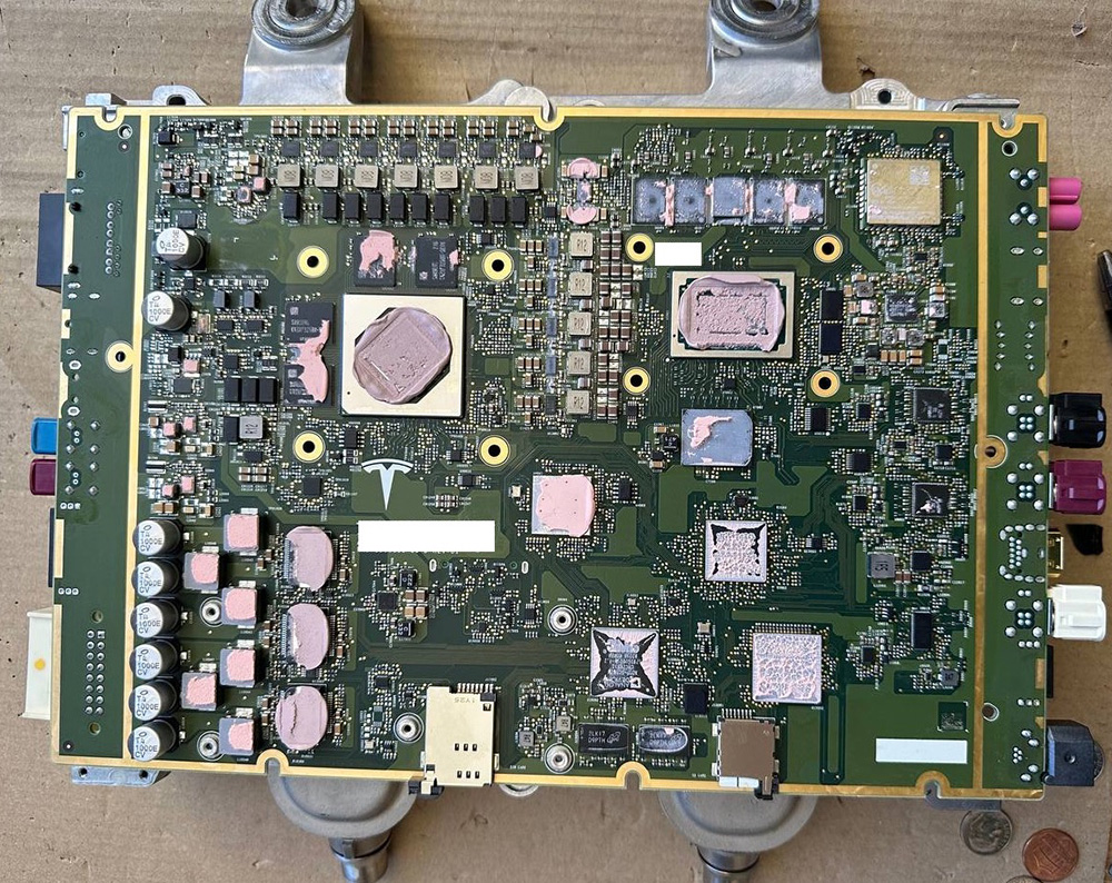 Scheda madre-AMD-CPU-e-GPU-Tesla-HW4